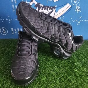 NEW Size 9.5 Mens Nike Air Max Plus TN Tripple Black Womens 11